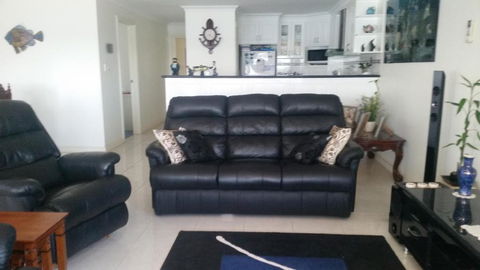 Ambience Apartments Penthouse - Accommodation Rockhampton 2
