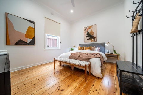 Ambrosia - Designer 3BR WiFi - Accommodation Rockhampton 2