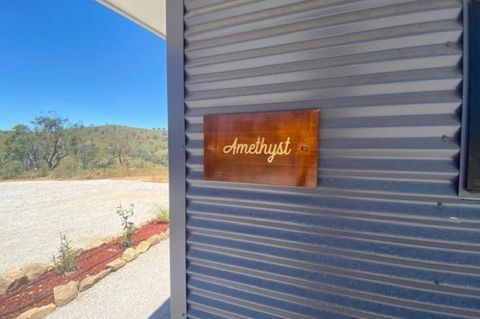 Amethyst - 1 Bed With Hot Tub - Kundalini Lodge - Accommodation Rockhampton 4