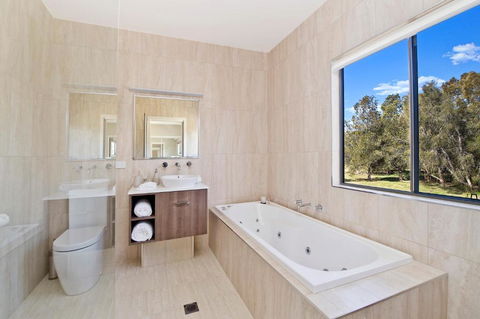 Ana Mandara Luxury Retreat - Accommodation Rockhampton 4