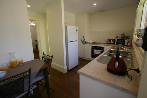 Annies Garden Cottage - Accommodation Rockhampton 1