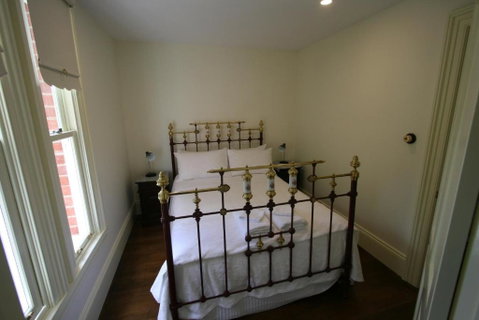 Annies Garden Cottage - Accommodation Rockhampton 2