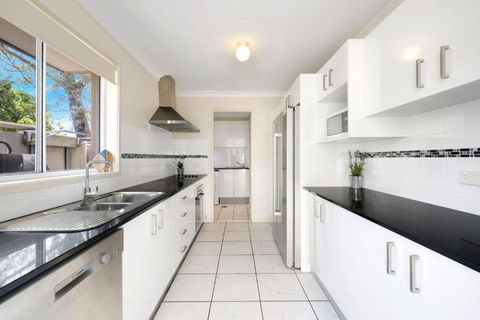 Annvilla - Two Bedroom Townhouse In Huskisson - Accommodation Rockhampton 3