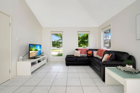 Annvilla - Two Bedroom Townhouse In Huskisson - Accommodation Rockhampton 4