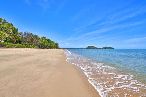 Alassio Absolute Beachfront 201 Palm Cove - Accommodation Rockhampton 2