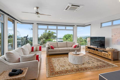 Aires Coastal Beach House Luxury With Ocean Views - Accommodation Rockhampton 0