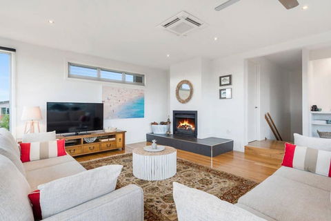 Aires Coastal Beach House Luxury With Ocean Views - Accommodation Rockhampton 4