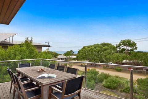 Aires Coastal Beach House Luxury With Ocean Views - Accommodation Rockhampton 3