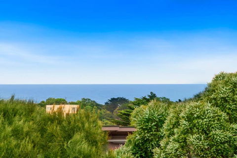 Aires Coastal Beach House Luxury With Ocean Views - Accommodation Rockhampton 2