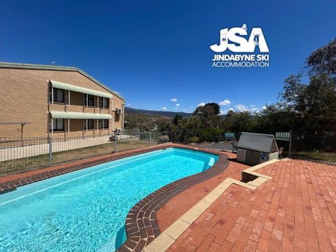 Alpine Mountain View Kirwan 9 - Accommodation Rockhampton 0