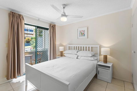 Albion Convenient Hideaway With Parking & Balcony - Accommodation Rockhampton 1