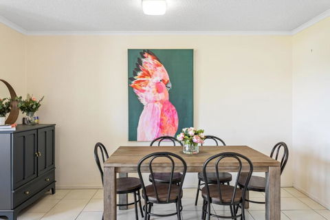 Albion Convenient Hideaway With Parking & Balcony - Accommodation Rockhampton 3