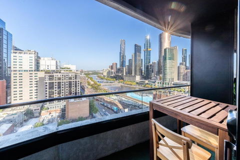 Aura2107, 2 Bedroom Apartment With Balcony, Stunning Yarra River And City Views - Accommodation Rockhampton 0