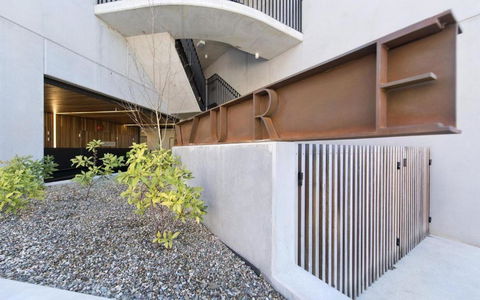 Azure 30 - Accommodation Rockhampton 2