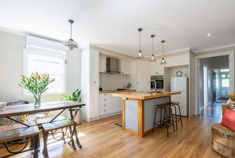 Antique Retreat - Accommodation Rockhampton 1