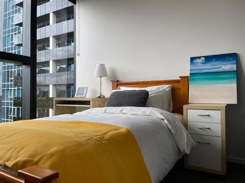Apartment In Melbourne With Pool - Accommodation Rockhampton 4