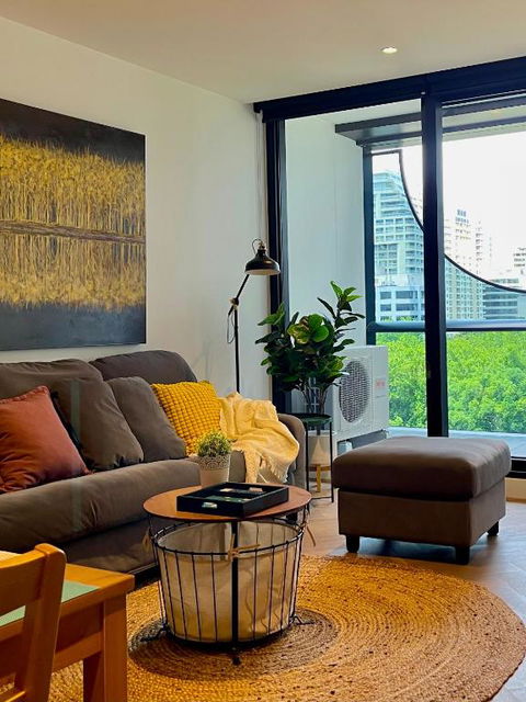 Apartment In Melbourne With Pool - Accommodation Rockhampton 0