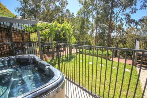 Apex Villa - Accommodation Rockhampton 0