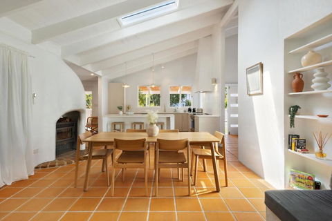 Apollo House - Accommodation Rockhampton 0