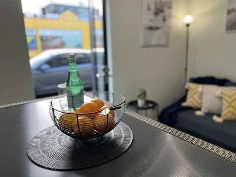 Apt With Aircon & Loft Bedroom Great Location - Accommodation Rockhampton 3