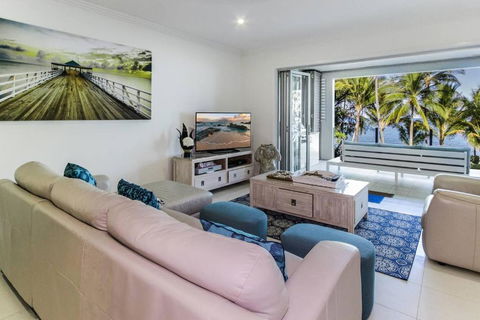 Aqua Aura - Bask In Beachfront Living - Accommodation Rockhampton 1