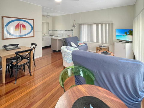 Aqua Cottage - Accommodation Rockhampton 3