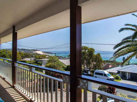 Aqua Palm With Sweeping One Mile Views - Accommodation Rockhampton 2