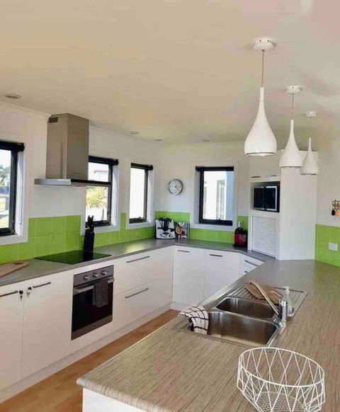 AquaChill On The Bay - Accommodation Rockhampton 4