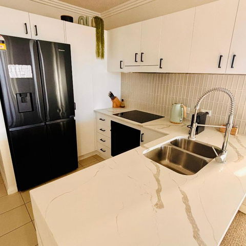 Aqualine Apartments On The Broadwater - Accommodation Rockhampton 2