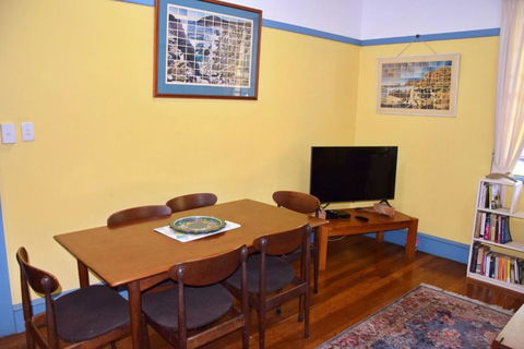 Arakoon House 1 - Bring Your Own Linen - Accommodation Rockhampton 3