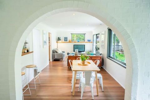 Araluen - Accommodation Rockhampton 0