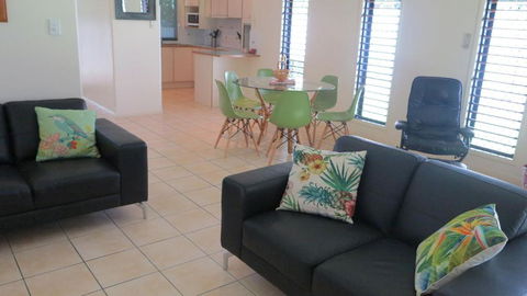 Arcadia Villa 3 - Accommodation Rockhampton 2