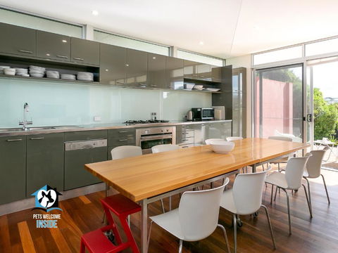 Architect Designed House Nestled In The Dunes - Accommodation Rockhampton 3