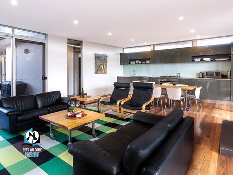 Architect Designed House Nestled In The Dunes - Accommodation Rockhampton 1