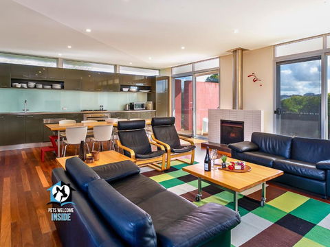 Architect Designed House Nestled In The Dunes - Accommodation Rockhampton 0