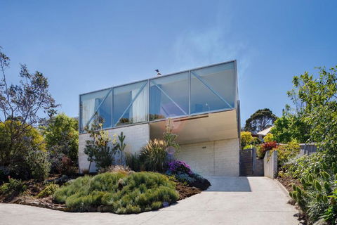 Architectural Glass House With Ocean Views - Accommodation Rockhampton 0