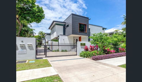 Aria Port Douglas Villas - Villa 1 - Accommodation Rockhampton 1