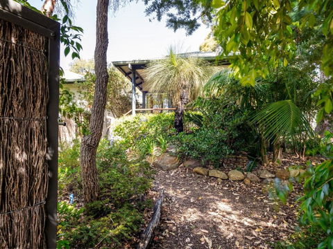 Aroha - Accommodation Rockhampton 0