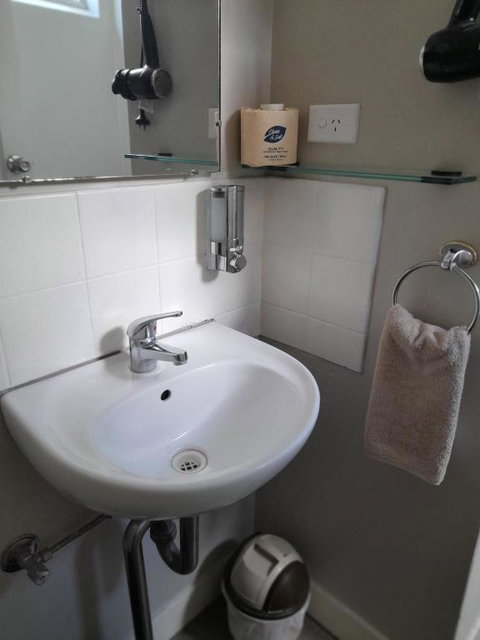 Aromet Motor Inn - Accommodation Rockhampton 4