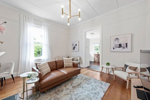 Art Deco W Modern Twist 1Bed 1Bath 1Car New Farm - Accommodation Rockhampton 0