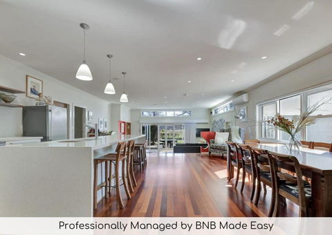 Art House On Anson - Artistic Haven, Spa, Pets - Accommodation Rockhampton 0