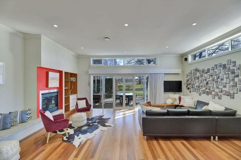 Art House On Anson - Artistic Haven, Spa, Pets - Accommodation Rockhampton 3