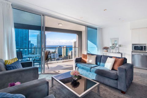 Artique 2 Bedroom Apartment Close To The Beach - CoastHM - Accommodation Rockhampton 0