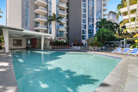 Artique 2 Bedroom Apartment Close To The Beach - CoastHM - Accommodation Rockhampton 2