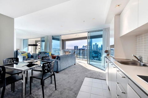 Artique 2 Bedroom Apartment Close To The Beach - CoastHM - Accommodation Rockhampton 4