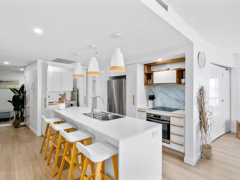 Artique - Hosted By Coastal Letting - Accommodation Rockhampton 1