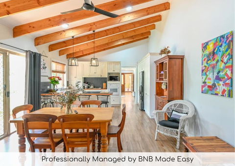 Aspen Abode - CBD, Fireplace, BBQ, 3 Smart TVs - Accommodation Rockhampton 0