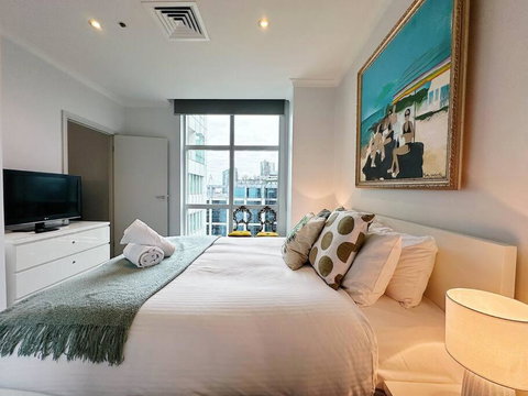 Aspire CBD One Bedroom With Indoor Pool & Parking Available - Accommodation Rockhampton 0