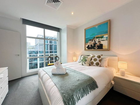Aspire CBD One Bedroom With Indoor Pool & Parking Available - Accommodation Rockhampton 2
