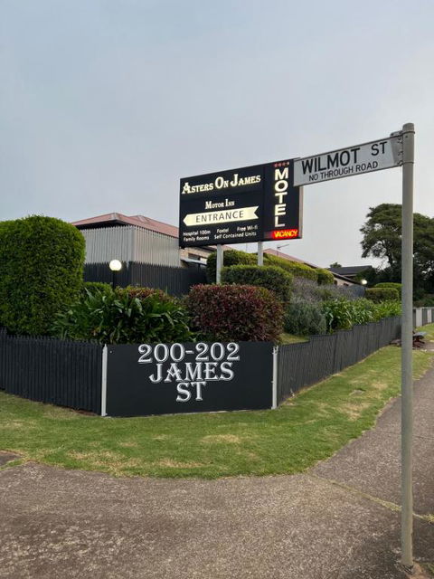 Asters On James Motor Inn - Accommodation Rockhampton 1